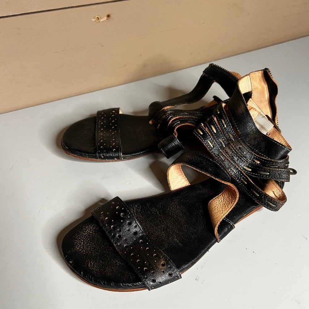 Bed Stu Black Leather Gladiator Sandals Strappy Flat Perforated Ankle Zip 8.0